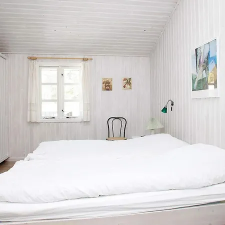 6 Person In Albaek-by Traum *