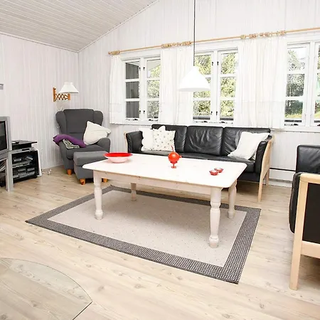 6 Person In Albaek-by Traum