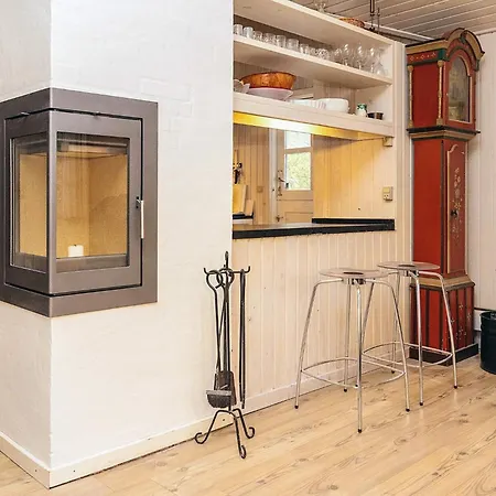 6 Person In